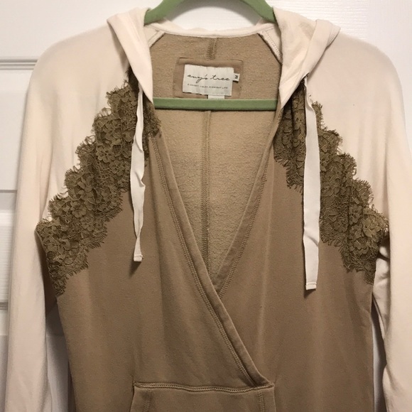 Evy’s Tree Sharon - Picture 2 of 3